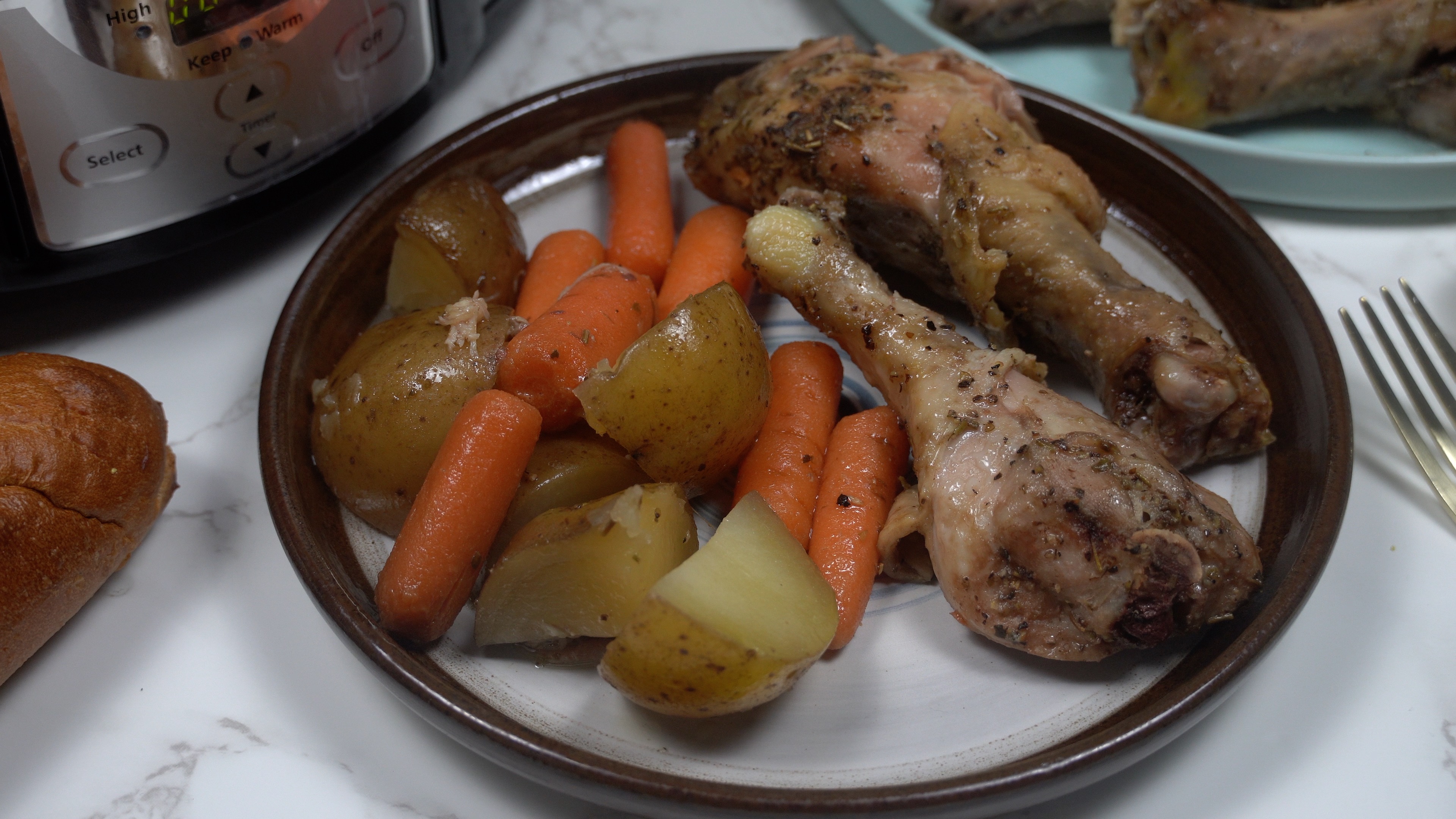 Slow Cooker Chicken Drumsticks With Potatoes Carrots EatFoodlicious slow-cooker-chicken-drumsticks-with-potatoes-carrots-eatfoodlicious