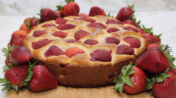 Easy Strawberry Cake